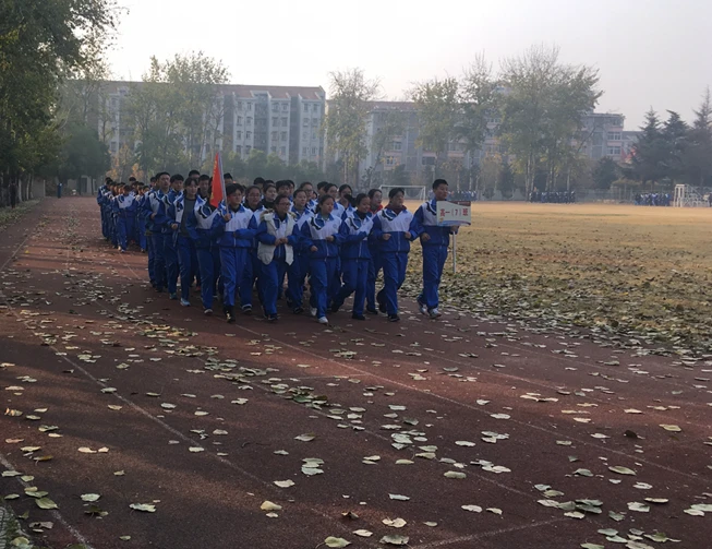 刻苦训练篮球时如何避免受伤的建议_0